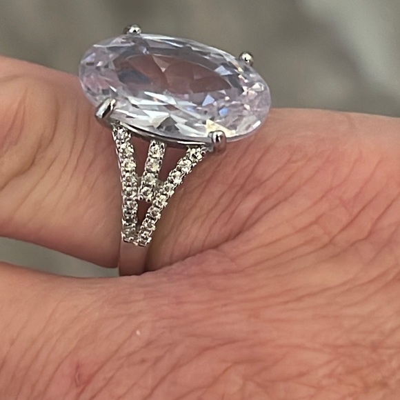 Sparkling Statement Ring. - Picture 3 of 8